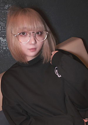 [First shoot] 1/8th 1st grader specializing in voice actors, I pushed my voice down at a net cafe and secretly thrusts into the tension of the shaved pussy, and inseminated in the tight shaved pussy