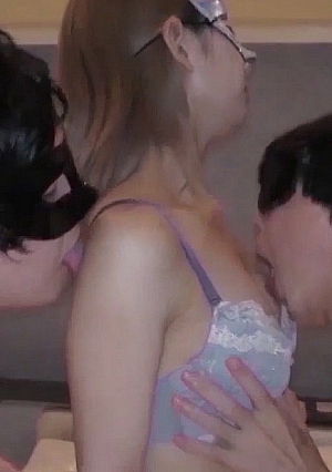 [Continuous Creampie 3P] A 28-year-old married woman who truly enjoys another man's dick during the day on weekdays. A 2-sized liquid released into the narrow vagina.