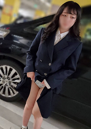 She has grown up after graduating from a long black haired honor student, and has been in a uniform for the first time in a long time.