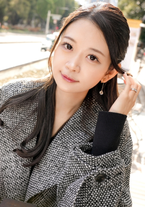 [A charming body hidden in black clothes] Kasumi, a clerical worker with a cute smile and voice (30), lifts her legs and begs for her dick and cums with a squirting [First shoot] Online AV application trial shoot 2413 [Uncensored L**ked]