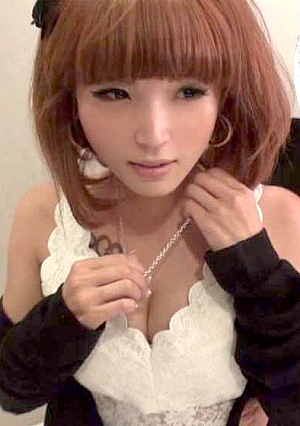 [Getter / Uncensored] She's an idol face and is super lewd!! Three raw insertions in a row!!! I hate condoms so I do it raw!! Her raw blowjob, drinking semen, and squirting is erotic!! A lot of thick semen ejaculated!! Original version!!