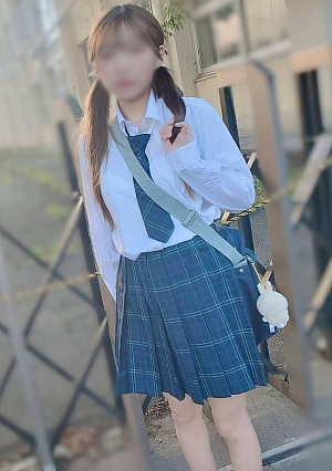 On the way home from Run-chan, he picked up in the car and checked his panties, then took him to the hotel and had sex.