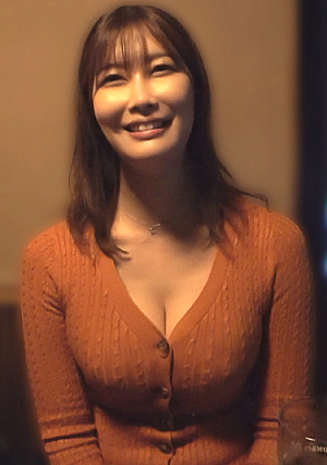 [With bonus] Usually a slender G-cup amateur with a tennis coach, a big-breasted body that shows off her strong titjob and unstoppable squirting, her first serious orgasm.