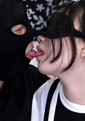 Sakura (18\) came to be creampied on the 2nd day of 2 days of continuous shooting. She came to be creampied while dripping her love juice. I listened to her impressions of the creampie from the previous day, humiliated her, and made her lick her anus.