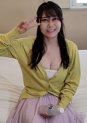 [Massive facial cumshot] A neat and clean office lady with a sexy cleavage in her commuting clothes gives a blowjob while doing a double piece ♥ Creampie ascension with sex to pray for an easy delivery ♥ Finally, a massive facial cumshot and her neat face is a semen toilet ♥ *Review bonus: Assortment of 5 hell pictures