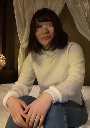 [Amateur individual video] First 3P continuous creampie experience Yui-chan, 20 years old, a C-cup slender female college student who is naive and shy and takes notes on everything