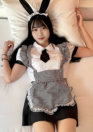 [First cum swallowing] Mio-chan in a cheerleader outfit shakes her ponytail as she is penetrated raw by her smooth pussy ♡ At the end, she swallows cum ♡