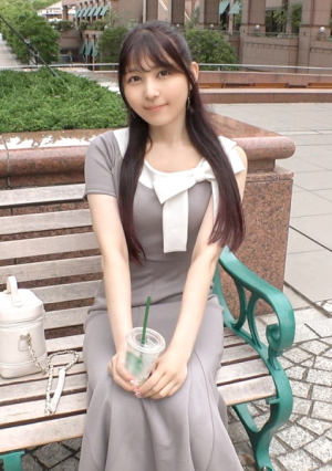 An obedient and naughty female college student appears, asking for permission over and over again, asking, 