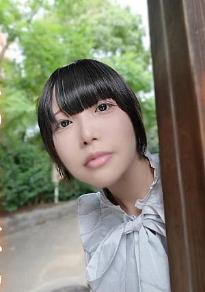 [First shoot] [Sensitive] Yes, if you open your mouth, you can talk machine guns or give a vacuum blowjob. An office lady with a nice butt and a unique world view is in agony with a seven-colored moaning voice.