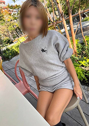 [Complete Amateur] **pyjpx*jsps A super erotic married woman with a tantalizing wheat skin. She has a personality that cannot be refused and is weak against pressure. She is in danger of being a useless wife. ※There is a bonus of creampie inside the vagina regardless of the day.