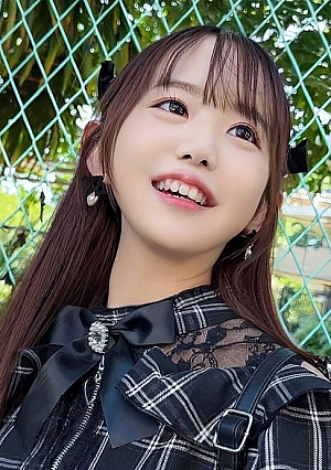 [Covered in oil] A mass-produced fashion pick-up waiting bitch who is sure to be popular