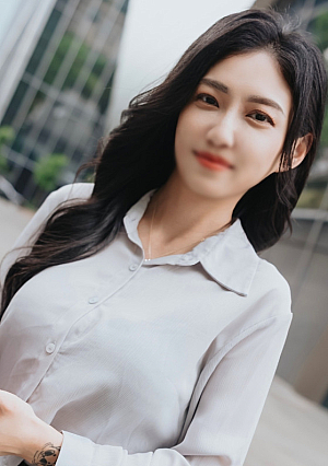 A super beautiful and serious figure with an excellent style as a new graduate from the IT industry changes instantly when she sees a big black cock.From the time she leaves work until the time she comes to work, she reaches the climax with a violent piston, squirting all the time.