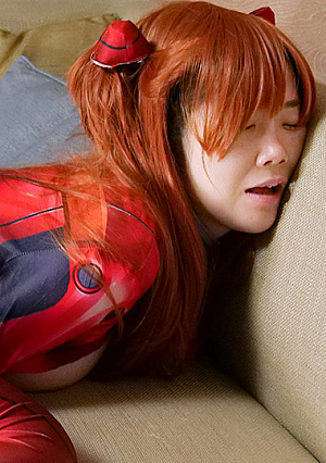 Feeling a mixture of embarrassment and excitement! A mature woman with a voluptuous body reveals her lewd side in her sexy body suit costume