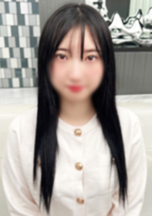 A fair-skinned girl with long hair and big breasts falls prey to a big-cock videographer, and she can't help but feel pleasure as her pussy is gouged by the penis, which is different from her boyfriend's.