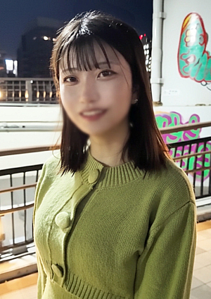 [First shot] D-cup cute smile with bright fair-skinned beautiful breasts. After the after-party, she combines with her fair-skinned body with a violent piston, makes her cum with her first big cock, and cums inside her vagina