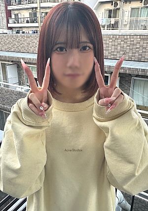 A small and idol-like sweet girl "Oh, I'm about to cum...I'm going to cum...I grab her slender waist in front of the balcony of her new house, and cum continuously with a high-speed piston, moaning and squeezing her pussy half-outside and half-inside, pouring thick semen into her pussy.