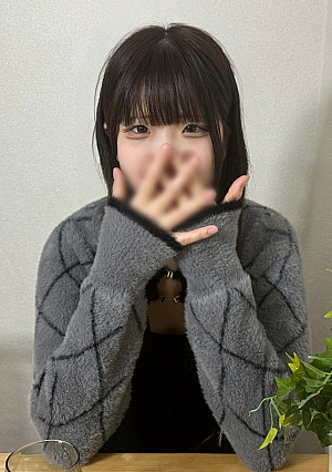 [First shot] [Half-outer, half-middle] With a fluffy personality, she smiles no matter what you ask and says, "Okay, she shakes her white, beautiful big breasts like snow, and injects sperm into her sensitive pussy with hair underneath.