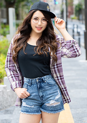 Peculiar strong woman 024 Yariman Bitch returnee 23-year-old plump glamor half-chan continuously cums with a womanizer painted with aroma oil and cum shot cum shot