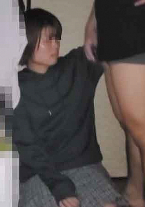 A Married Woman Who Climaxes With Peeling White Eyes Creampie During Home Collapse