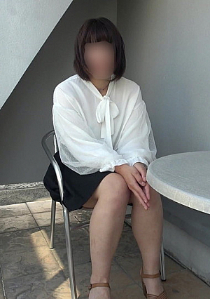 Genuine real record S-class wife A wife who was able to regain her charm as a horny wife who masturbates on the veranda in the morning Today I want to blame various things After all continuous cum convulsions