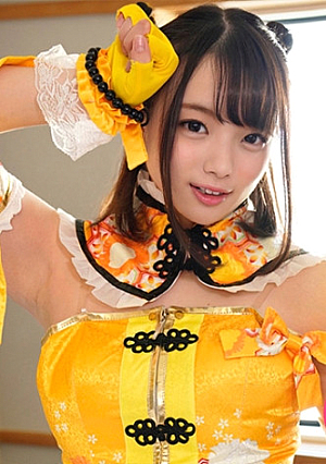 [G cup active gravure] Outflow Gonzo Underground idol era Cosplay shooting with a cameraman Gonzo was taken and cum shot twice in a shaved pussy Handshake event sales TOP