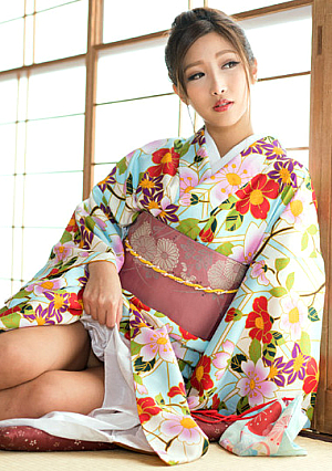 Instant BJ: A woman with a very erotic kimono