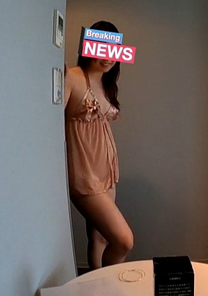 First and last appearance limited sale of 300 BG003 Total number of shots 12 shots Semen love Tall 170 cm SSS class beauty Louis-chan sticks out a large amount of bukkake tongue and waits for semen A must-see face