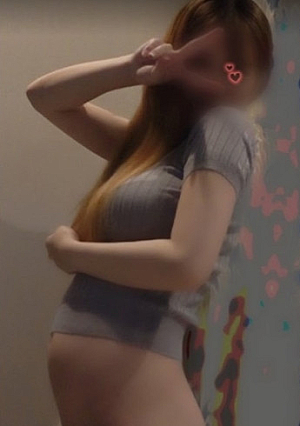 Two-part brewed video release Ria-chan 18 years old Big breasts H cup Gal Pregnant woman age A must-see video full of maniac milk play taken around 10 months after giving birth