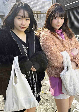 Negotiation Chikan Inserting raw material and bukkake in the break room of the community center near the university for two young ladies attending Shiroai Womens University