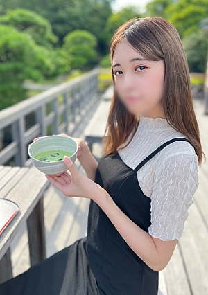 First shot Complete appearance An adult day of a 19-year-old neat and clean female college student who remains young