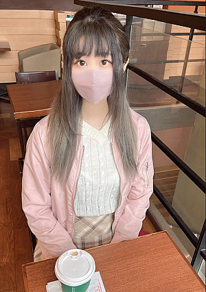 First shot Individual shot Professional student aiming to be a 19-year-old painter I like H videos so I will also appear Pies Gonzo
