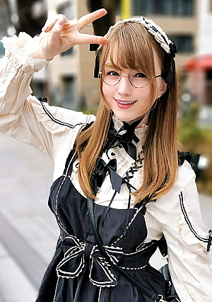 Cosplay Caucasian who is just playing with Japanese people in dating. Big butt Gothic L**ita international student Claire, 23 years old