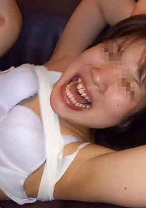 Individual A married woman who screams with her white eyes peeled off on the verge of collapse due to a large amount of squirting