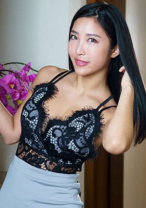 Popular porn star who moved to my next door: Emiri Momota