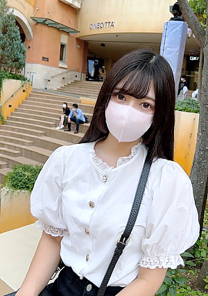 Limited number of first shots Uncensored The beautiful woman I caught is a tsundere female college student on a slope