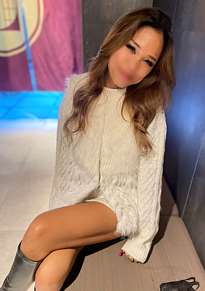  Inserted in the bathroom without waiting for a shower with a black gal in a miniskirt white knit No