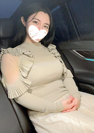 An American half-beautiful woman with a beautiful face that makes you want to look away a horny pacifier that cant stop the service spirit full of adult side jobs at the airport P on the way home from work