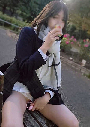 Grade 2005 Fair-skinned busty beautiful girl Take a walk in a bright park with a toy in it 2 times vaginal cum shot