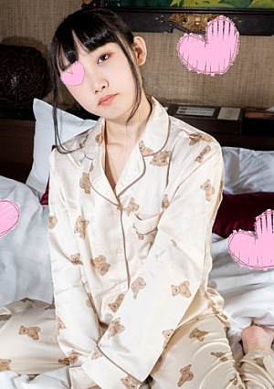 Pajamas Monashi Pajamas de Ojama A legal little girl who seems to be normal Her plump and plump beautiful butt is strangely erotic Bears pajamas are cute so punishment Irama