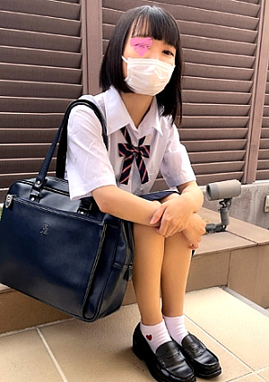 Wearing for 17 hours [short height 145cm] white pants (full back) x school uniform x black hair = strongest beautiful girl