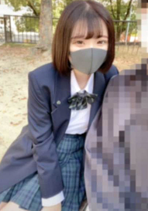 Uniform Bob's raw is pure and shy The raw legs that can be seen from the short skirt during the park date are whitened and excited