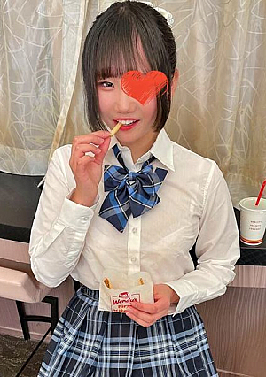 I Picked Up Girls At A Fast Food RestaurantA Teenager With A Cute SmileShes A SophomoreShe Has Beautiful Big Tits With A Young Face And A Voluptuous Body In A Uniform