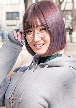 A 25-year-old girl who is obsessed with Aniotacomu. She met me on the app and arrived at the Hoihoi house.