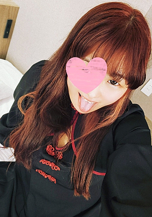 Uncensored Landmine I met on SNS and I invited her to a hotel on the way home from watching a movie