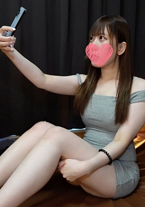 An erotic girl who has stains on her panties even before training begins A manicurist who works exclusively at a certain beauty salon Shes good at baby play and instructs her to give a handjob while sucking Shihos breasts