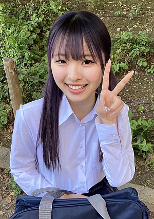 Simple angel Ayu-chan 18 years old with a bursting smile