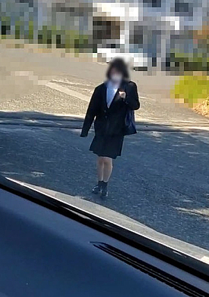 [Caution] (Currently) Mio-chan, who is not a sex, is confused by the meat stick for the first time in high school with no panties, but at the end she bukkakes a large amount of sperm in her uniform.
