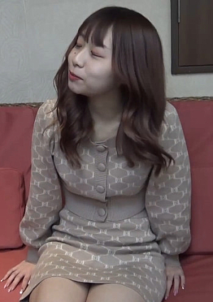 The slender girl of this is the last look at the bright and innocent smile behind the female face.