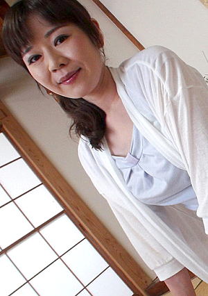 Yukari Yoshizaki 39 years old