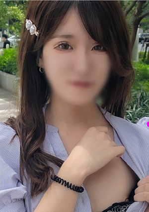 19 years oldsnonqyzj Hes not good at makeup but hes very rural-ish Hes a citizen of Nagano Prefecture and he has a clear heart and a manly heart Nikoichi tickles does not show eyes